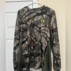 Under Armour scent control loose. Warm weather mossy oak tree stand large